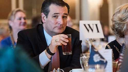 Watch: Sen. Ted Cruz Chased Out of Restaurant by Hecklers For Being Ted Cruz Watch: Sen. Ted Cruz Chased Out of Restaurant by Hecklers For Being Ted Cruz